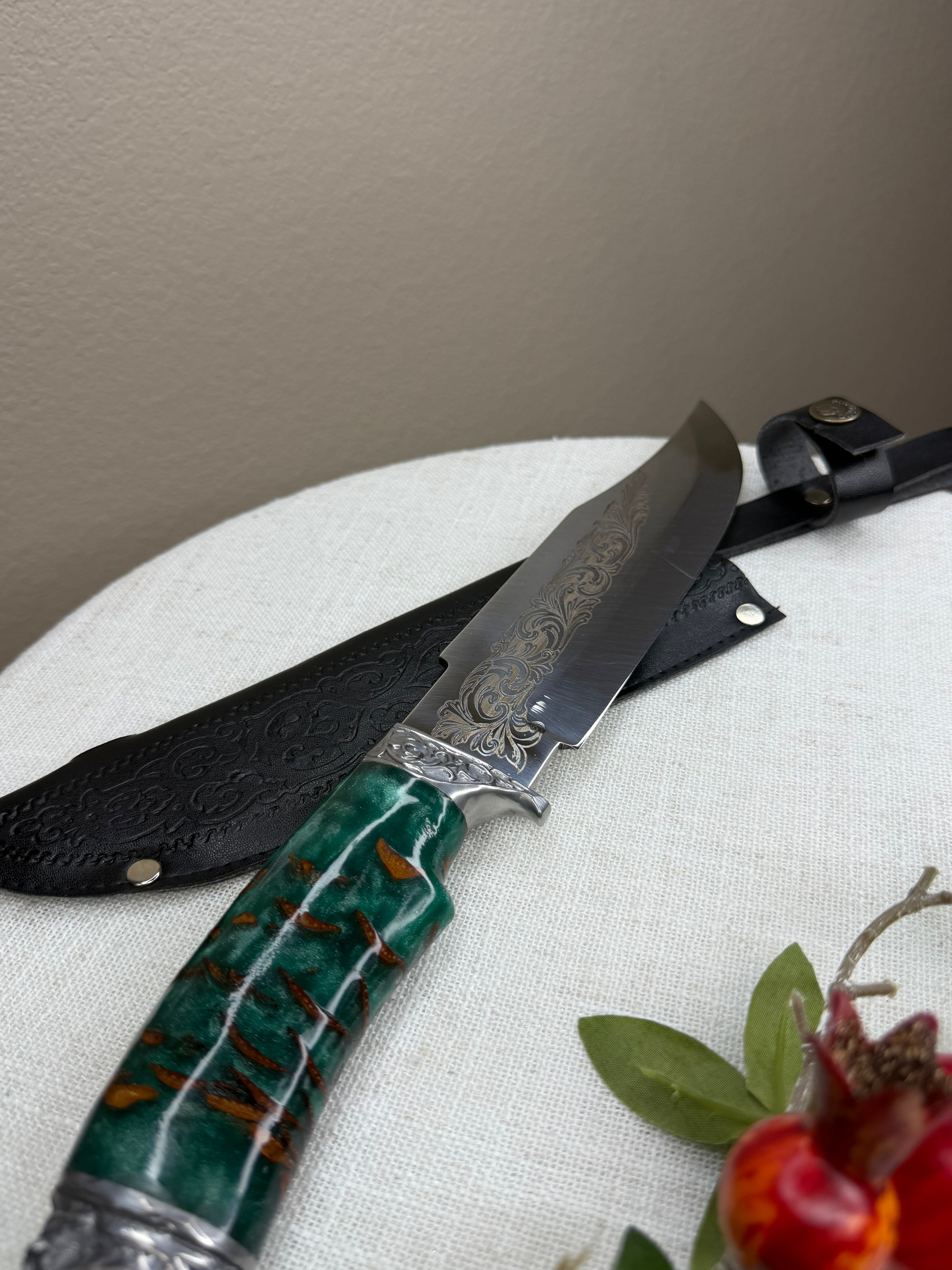 Limited Edition Mount Rainier Knife with Wolf Head Pommel