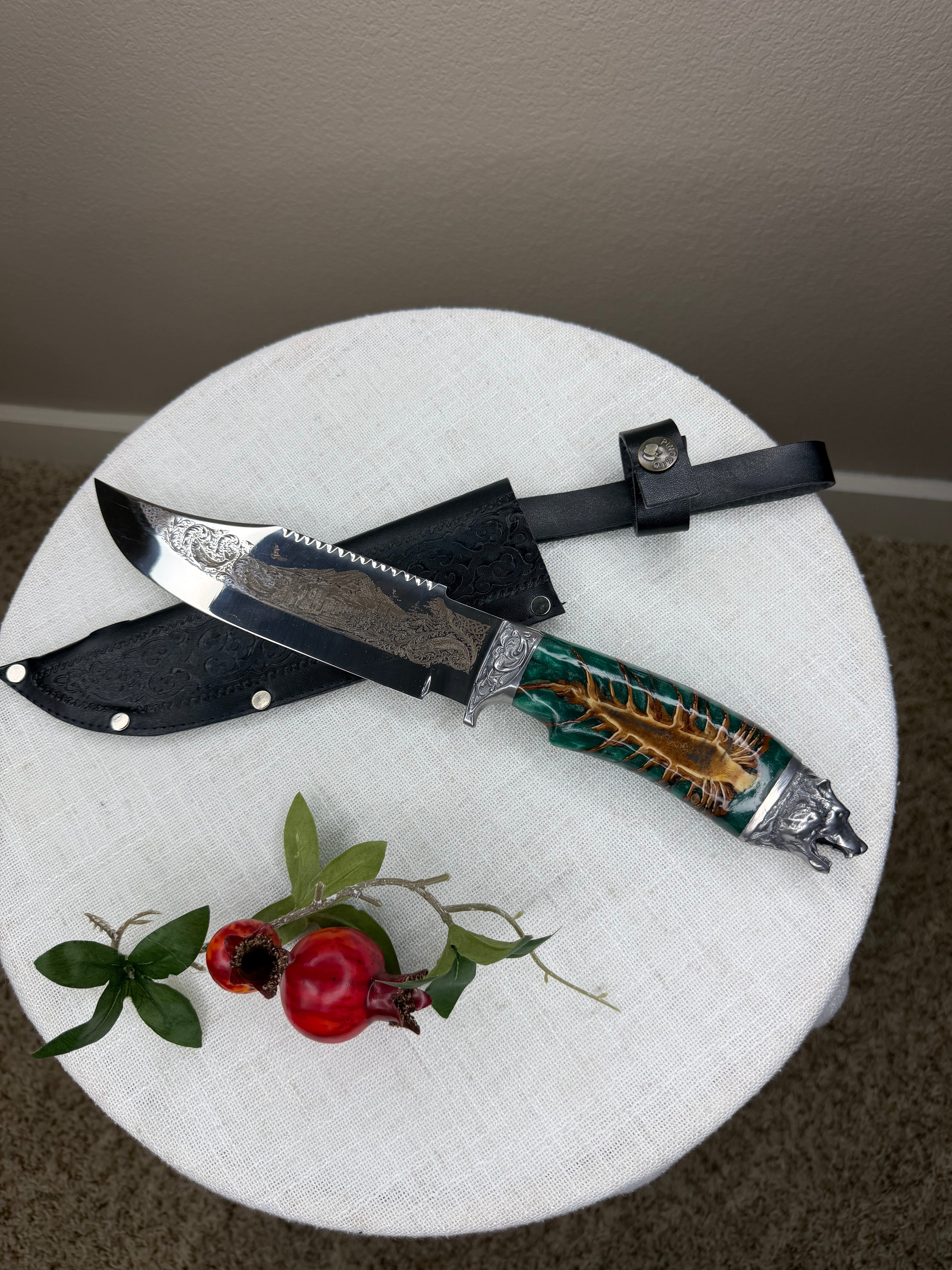 Limited Edition Mount Rainier Knife with Wolf Head Pommel
