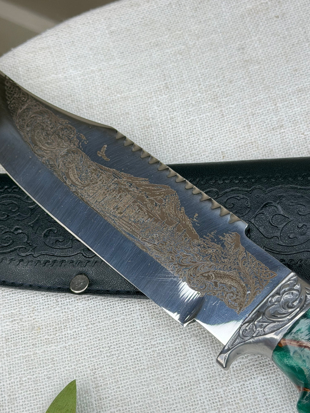 Limited Edition Mount Rainier Knife with Wolf Head Pommel
