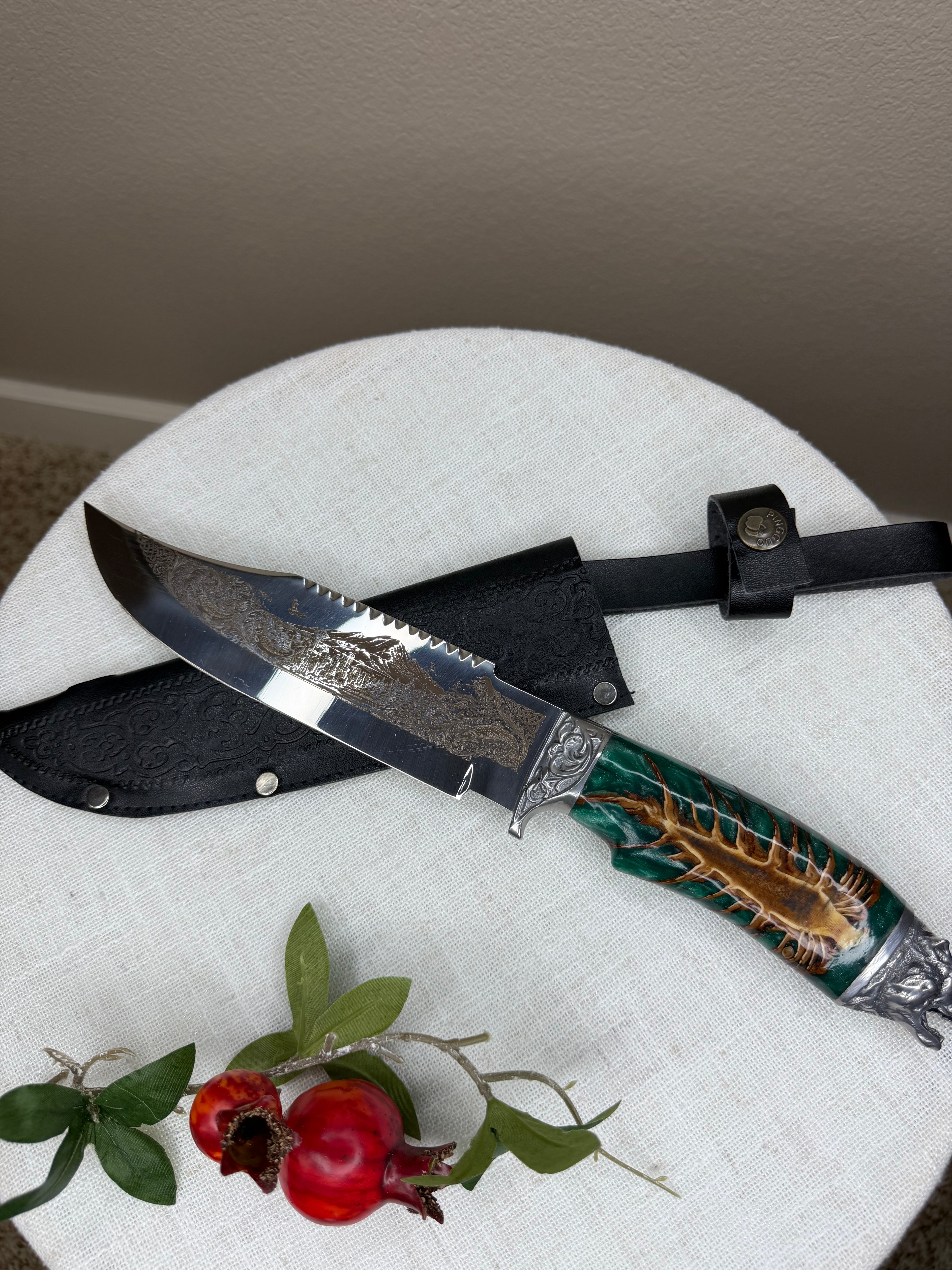 Limited Edition Mount Rainier Knife with Wolf Head Pommel