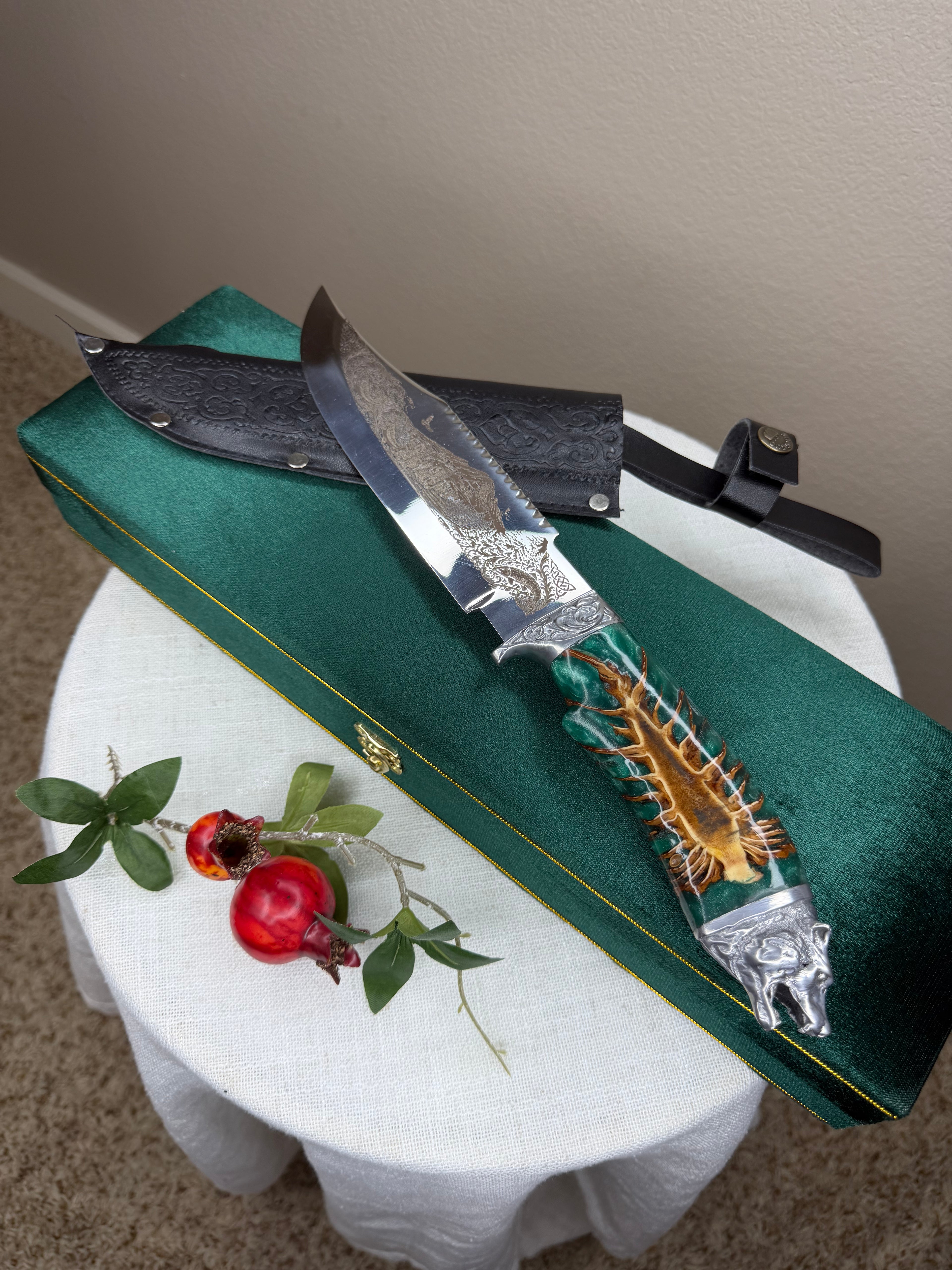 Limited Edition Mount Rainier Knife with Wolf Head Pommel