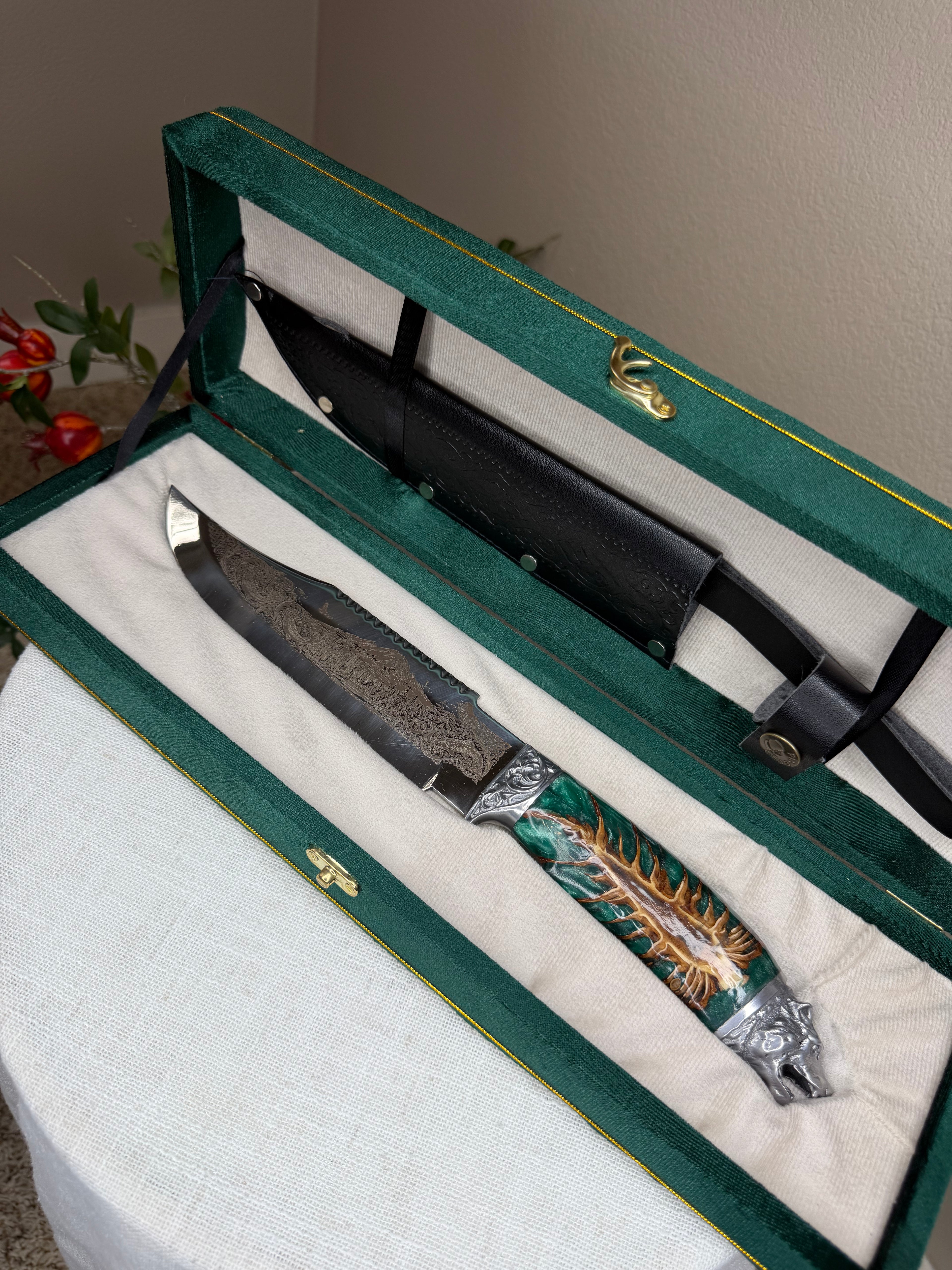 Limited Edition Mount Rainier Knife with Wolf Head Pommel