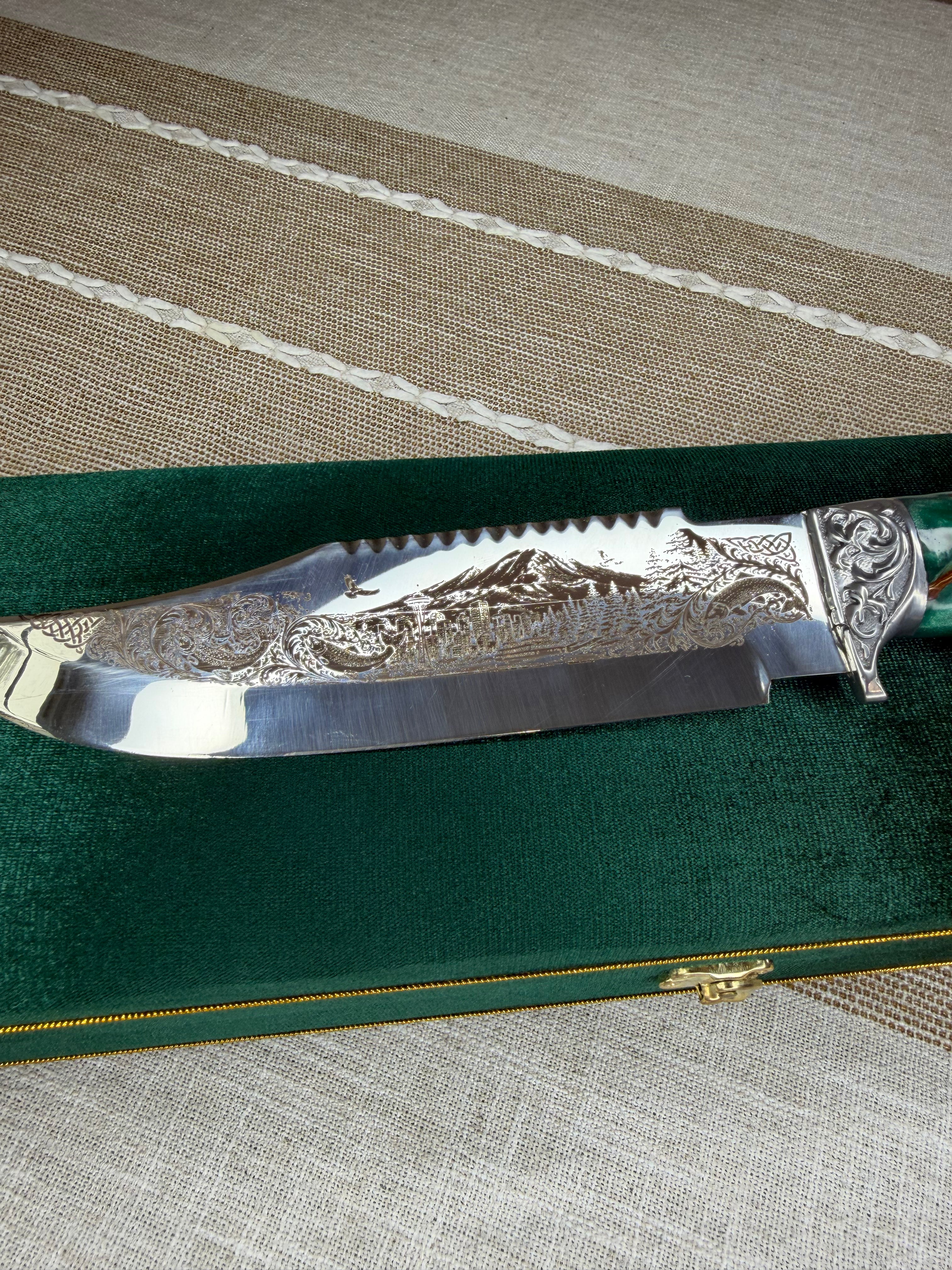 Limited Edition Mount Rainier Knife with Wolf Head Pommel