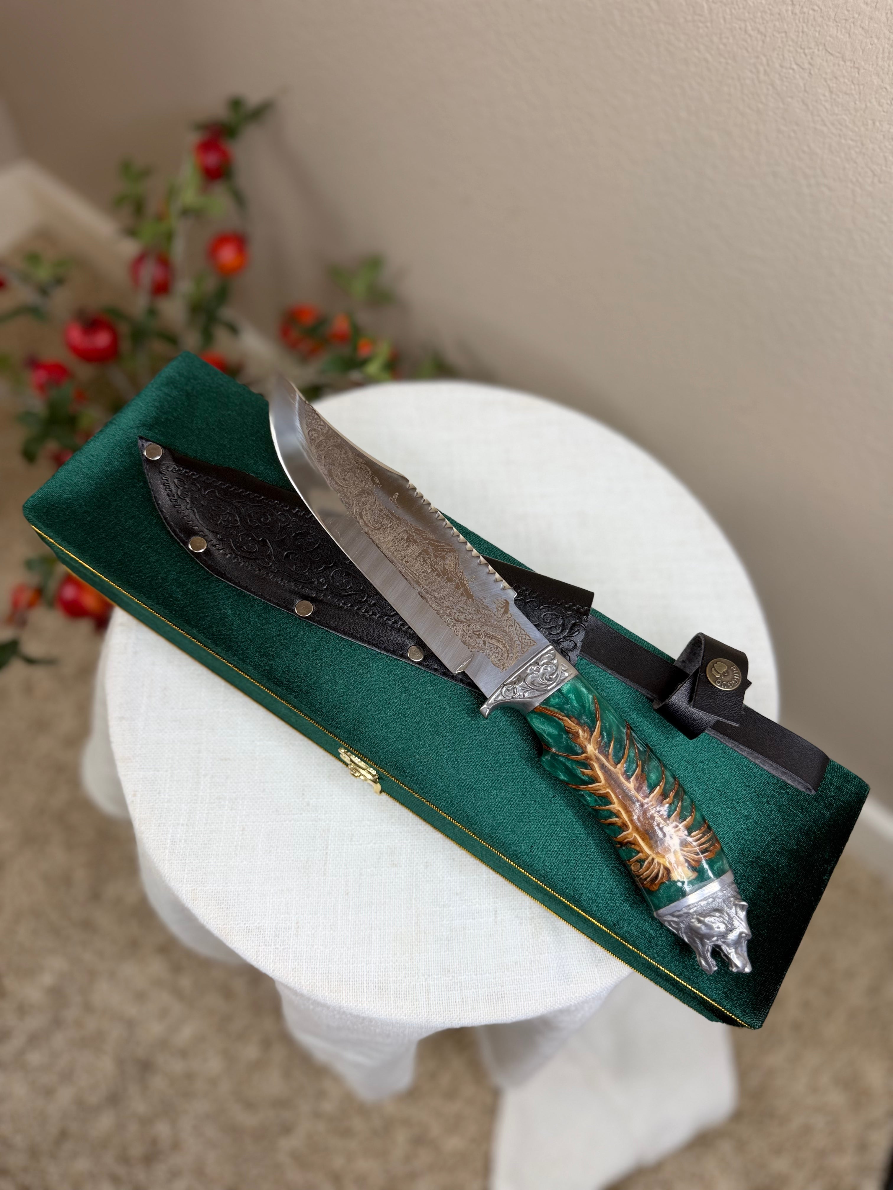 Limited Edition Mount Rainier Knife with Wolf Head Pommel
